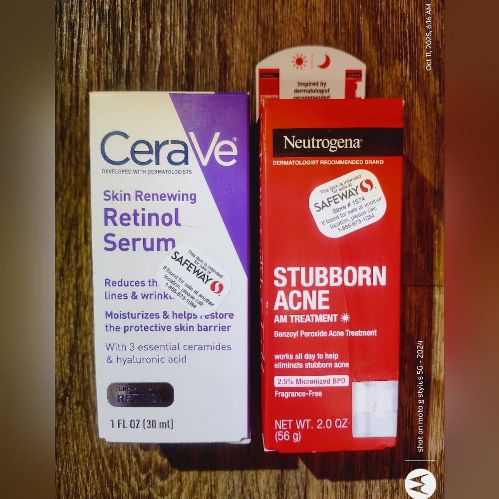 CeraVe Skin Renewing Retinol Serum - White and Blue